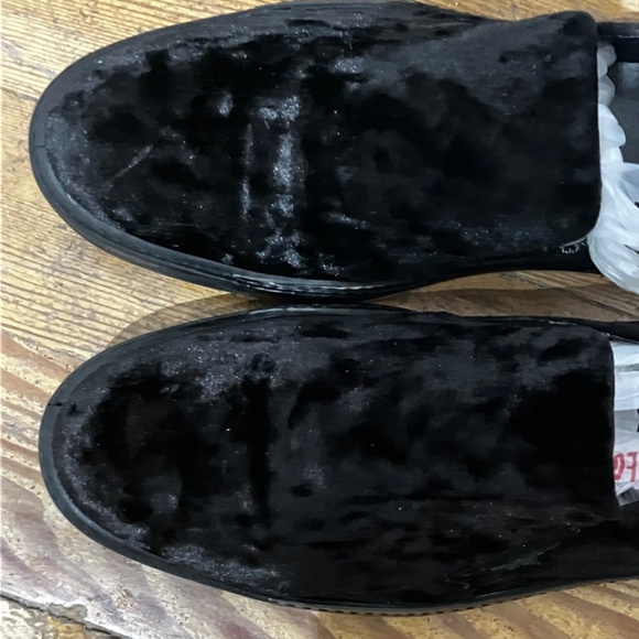 Black velour slip on sneakers - Picture 5 of 7